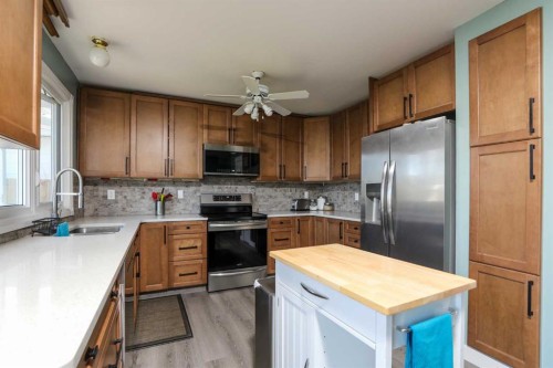 97 Laval Court West, Lethbridge, AB - Indoor Photo Showing Kitchen