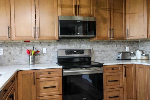 97 Laval Court West, Lethbridge, AB - Indoor Photo Showing Kitchen