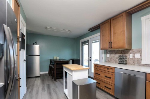 97 Laval Court West, Lethbridge, AB - Indoor Photo Showing Kitchen