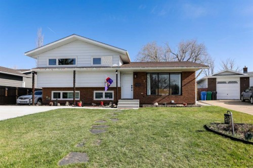 97 Laval Court WEST Lethbridge, AB T1K 4G2