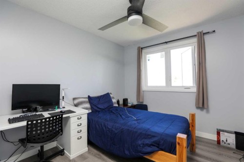 97 Laval Court West, Lethbridge, AB - Indoor Photo Showing Bedroom