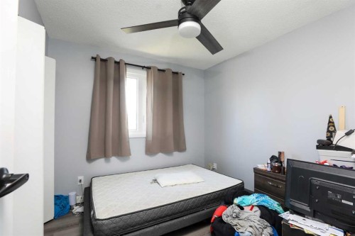 97 Laval Court West, Lethbridge, AB - Indoor Photo Showing Bedroom