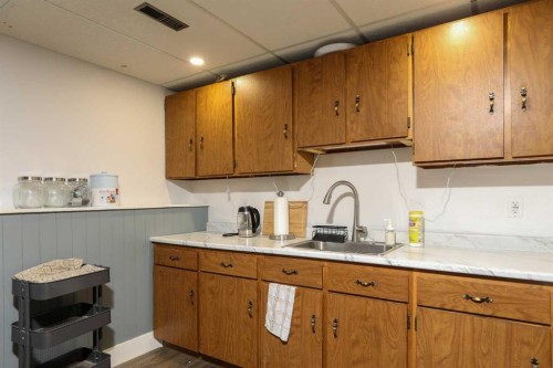 97 Laval Court West, Lethbridge, AB - Indoor Photo Showing Kitchen