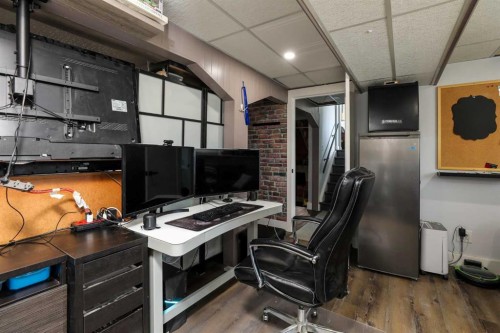 97 Laval Court West, Lethbridge, AB - Indoor Photo Showing Office