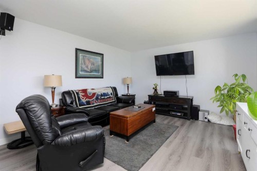 97 Laval Court West, Lethbridge, AB - Indoor Photo Showing Living Room