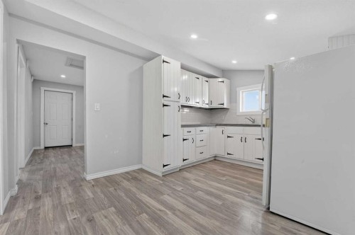 331 N 200 E, Raymond, AB - Indoor Photo Showing Kitchen