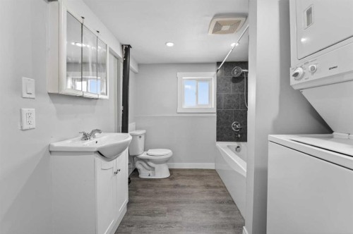 331 N 200 E, Raymond, AB - Indoor Photo Showing Laundry Room
