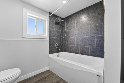 331 N 200 E, Raymond, AB - Indoor Photo Showing Bathroom