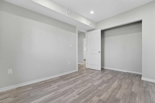 331 N 200 E, Raymond, AB - Indoor Photo Showing Other Room