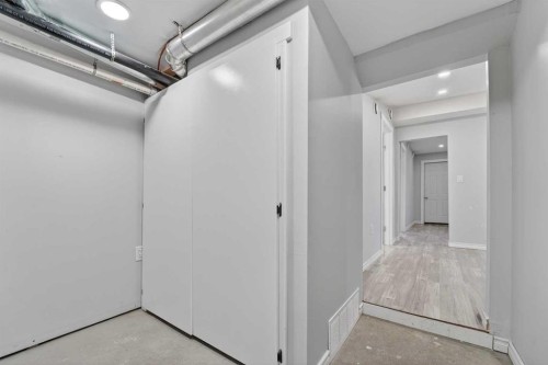 331 N 200 E, Raymond, AB - Indoor Photo Showing Other Room