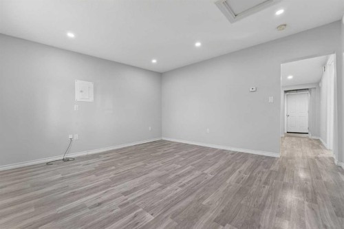 331 N 200 E, Raymond, AB - Indoor Photo Showing Other Room