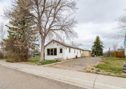 307 1 Avenue SOUTHCoutts, AB T0K 0N0