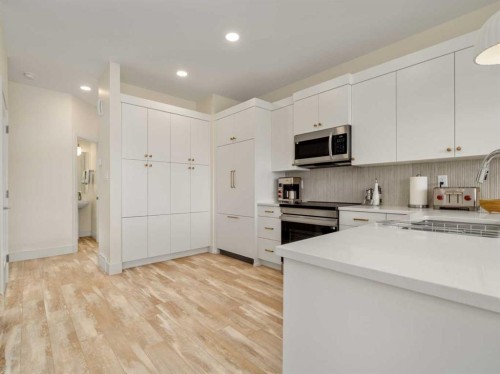 4325 28 Avenue South, Lethbridge, AB - Indoor Photo Showing Kitchen
