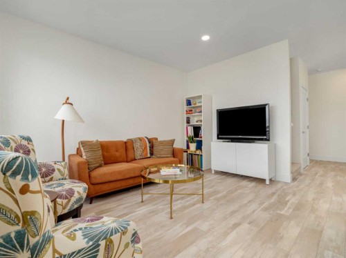 4325 28 Avenue South, Lethbridge, AB - Indoor Photo Showing Living Room