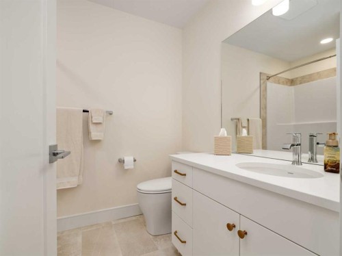 4325 28 Avenue South, Lethbridge, AB - Indoor Photo Showing Bathroom