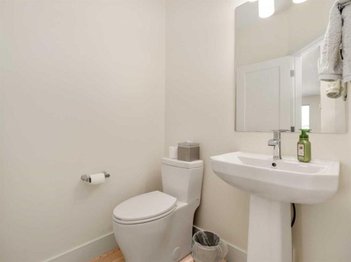 4325 28 Avenue South, Lethbridge, AB - Indoor Photo Showing Bathroom