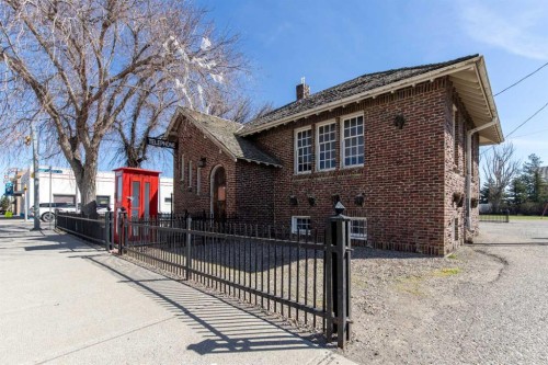 2224 2 Avenue, Fort Macleod, AB 