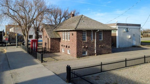 2224 2 Avenue, Fort Macleod, AB 