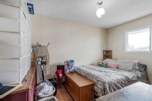 4716 Heritage Drive, Taber, AB - Indoor Photo Showing Bedroom