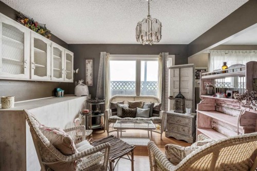 4716 Heritage Drive, Taber, AB - Indoor Photo Showing Living Room
