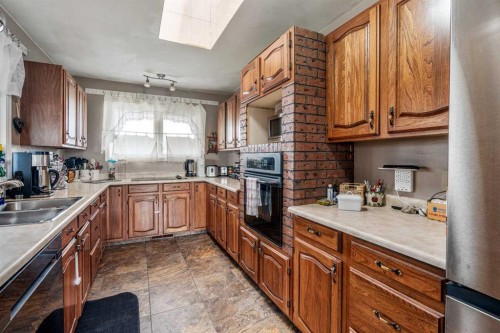 4716 Heritage Drive, Taber, AB - Indoor Photo Showing Kitchen With Double Sink
