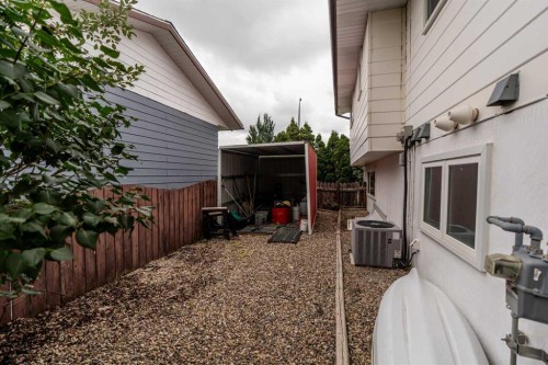 4716 Heritage Drive, Taber, AB - Outdoor With Exterior
