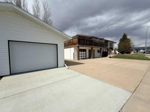 4716 Heritage Drive, Taber, AB - Outdoor With Exterior