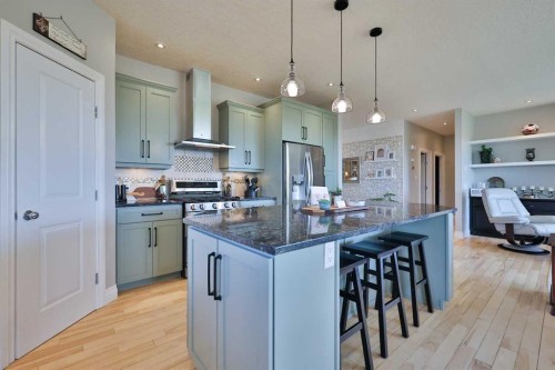 397 S 250 W, Raymond, AB - Indoor Photo Showing Kitchen With Upgraded Kitchen