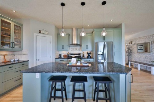 397 S 250 W, Raymond, AB - Indoor Photo Showing Kitchen With Upgraded Kitchen