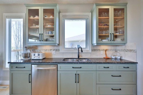 397 S 250 W, Raymond, AB - Indoor Photo Showing Kitchen With Double Sink