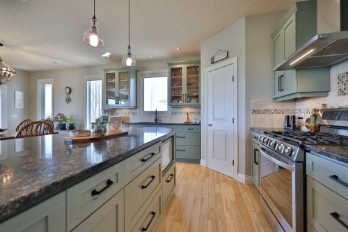 397 S 250 W, Raymond, AB - Indoor Photo Showing Kitchen With Upgraded Kitchen