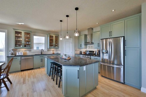 397 S 250 W, Raymond, AB - Indoor Photo Showing Kitchen With Stainless Steel Kitchen With Upgraded Kitchen