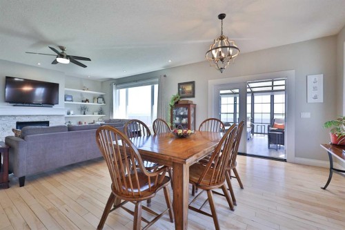 397 S 250 W, Raymond, AB - Indoor Photo Showing Dining Room