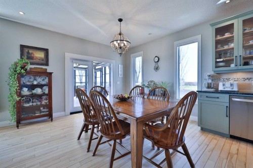 397 S 250 W, Raymond, AB - Indoor Photo Showing Dining Room