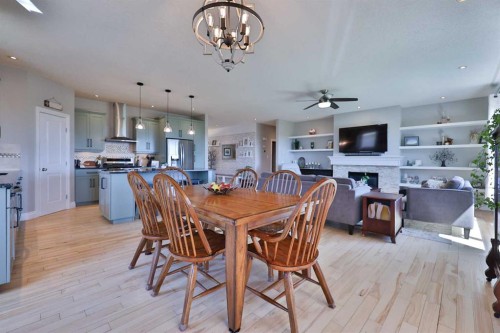 397 S 250 W, Raymond, AB - Indoor Photo Showing Dining Room