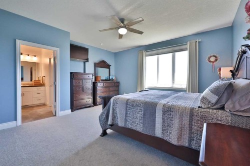 397 S 250 W, Raymond, AB - Indoor Photo Showing Bedroom