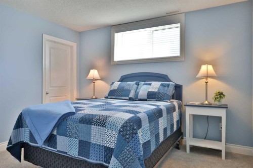 397 S 250 W, Raymond, AB - Indoor Photo Showing Bedroom