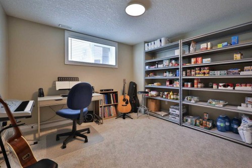 397 S 250 W, Raymond, AB - Indoor Photo Showing Office
