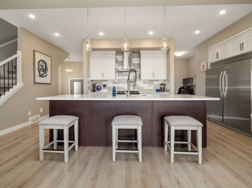 413 Devonia Way West, Lethbridge, AB - Indoor Photo Showing Kitchen With Upgraded Kitchen
