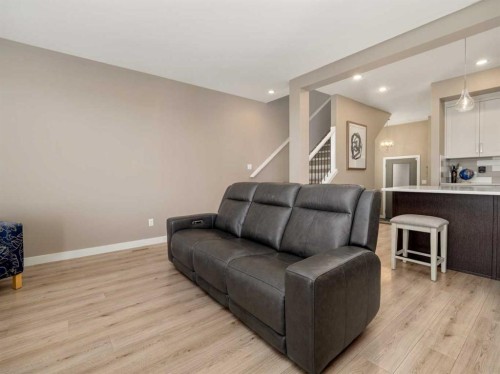 413 Devonia Way West, Lethbridge, AB - Indoor Photo Showing Other Room