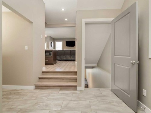 413 Devonia Way West, Lethbridge, AB - Indoor Photo Showing Other Room