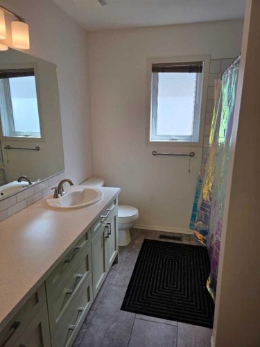 4 St James Boulevard North, Lethbridge, AB - Indoor Photo Showing Bathroom
