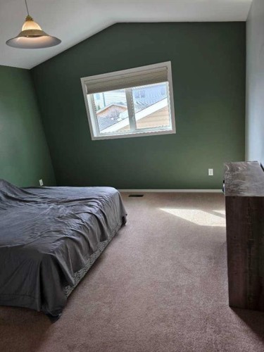 4 St James Boulevard North, Lethbridge, AB - Indoor Photo Showing Bedroom