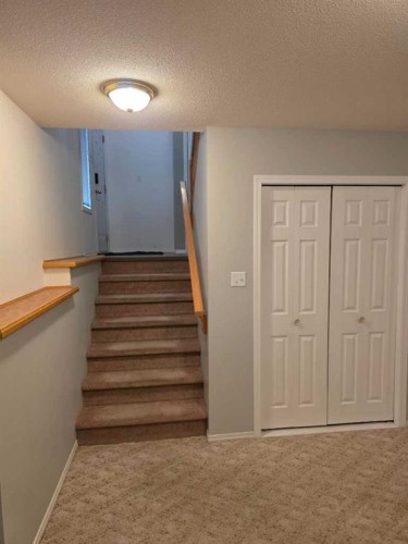 4 St James Boulevard North, Lethbridge, AB - Indoor Photo Showing Other Room