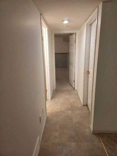 4 St James Boulevard North, Lethbridge, AB - Indoor Photo Showing Other Room