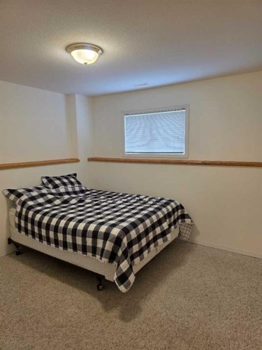 4 St James Boulevard North, Lethbridge, AB - Indoor Photo Showing Bedroom