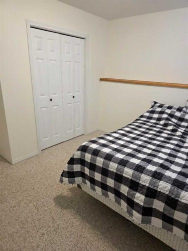 4 St James Boulevard North, Lethbridge, AB - Indoor Photo Showing Bedroom