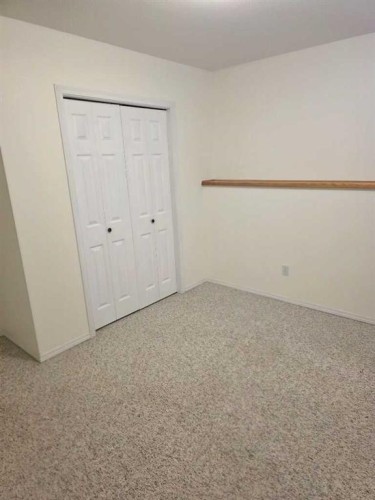 4 St James Boulevard North, Lethbridge, AB - Indoor Photo Showing Other Room