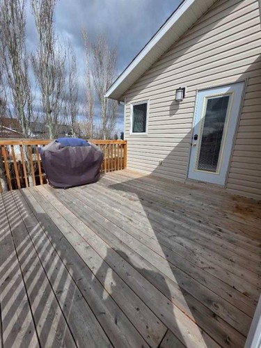 4 St James Boulevard North, Lethbridge, AB - Outdoor With Exterior