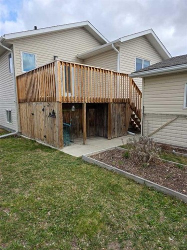 4 St James Boulevard North, Lethbridge, AB - Outdoor With Exterior